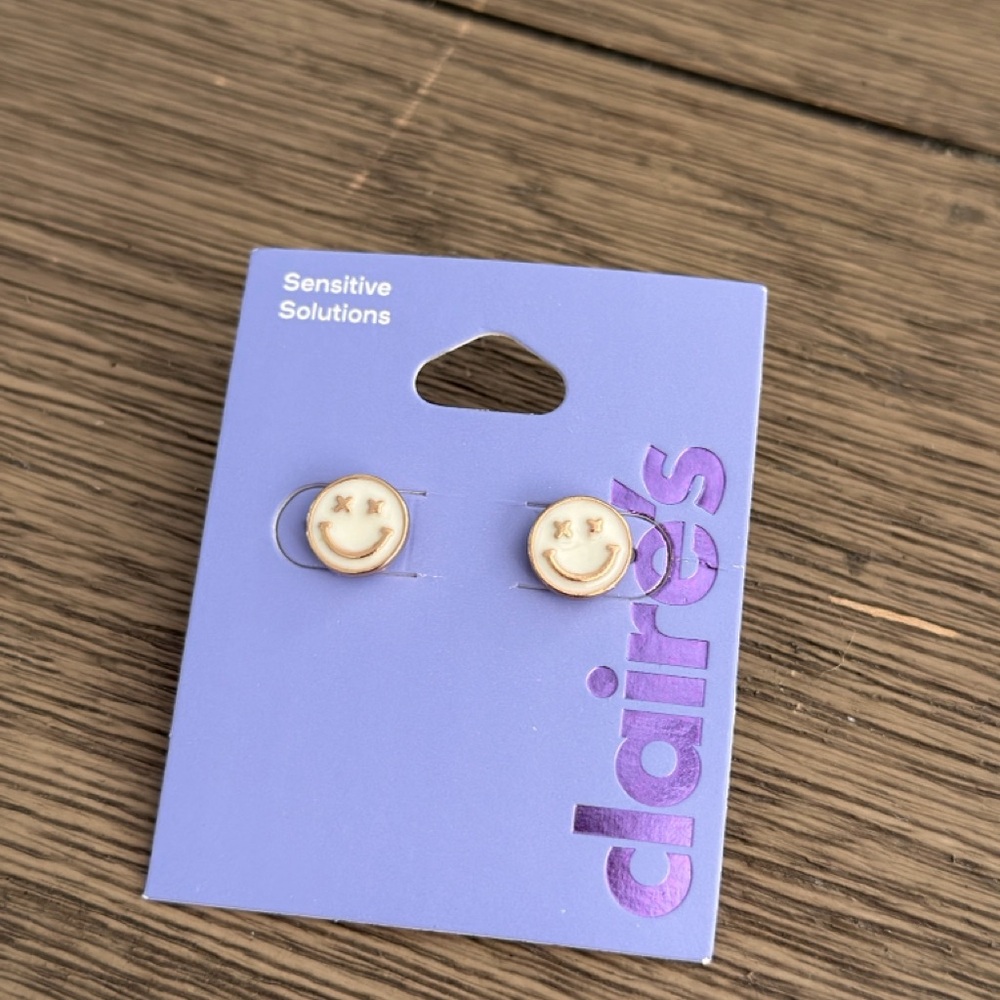 Claire's Gold Smiley Face Stud Earrings